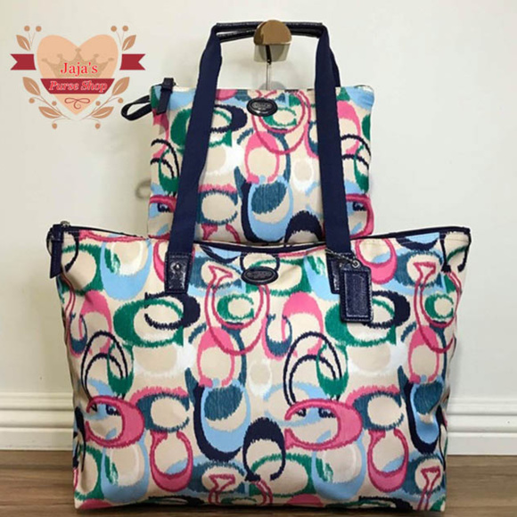 Coach Handbags - ❤️❤️SOLD❤️❤️🌈Coach Signature Bag & Snap Pouch🌈